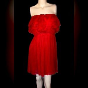 Flirty red strapless dress - M